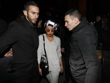 5 Marzo - Nuevas fotos y video de Rob y FKA Twigs en París, anoche!!! C756d3394991378