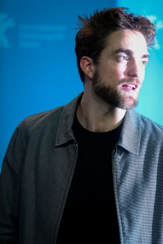 12 Marzo - Nuevas / Antiguas imágenes de Rob en la Berlinale, en HQ y UHQ!!! (Parte 1) 30481b395434719