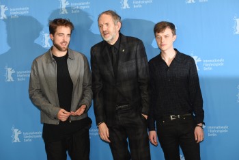 12 Marzo - Nuevas / Antiguas imágenes de Rob en la Berlinale, en HQ y UHQ!!! (Parte 1) 722d3e395437756