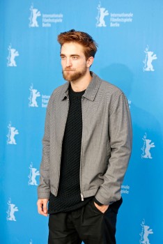 12 Marzo - Nuevas / Antiguas imágenes de Rob en la Berlinale, en HQ y UHQ!!! (Parte 1) Bcfea4395433215