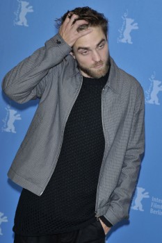 12 Marzo - Nuevas / Antiguas imágenes de Rob en la Berlinale, en HQ y UHQ!!! (Parte 1) D198cb395435167