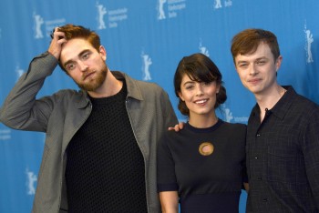 12 Marzo - Nuevas / Antiguas imágenes de Rob en la Berlinale, en HQ y UHQ!!! (Parte 1) 0d8a58395448857