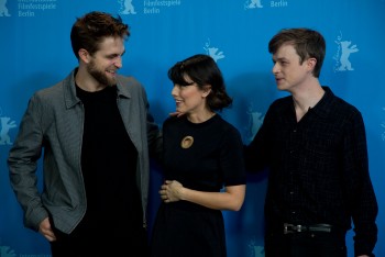 12 Marzo - Nuevas / Antiguas imágenes de Rob en la Berlinale, en HQ y UHQ!!! (Parte 1) E66eb5395443193