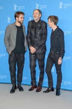 12 Marzo - Nuevas / Antiguas imágenes de Rob en la Berlinale, en HQ y UHQ!!! (Parte 1) 53cb3c395451205