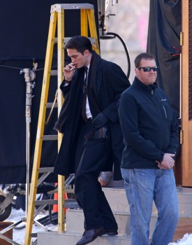 19 Febrero - Nuevas fotos de Rob y Dane Dehann llegando al set de "Life"!!! D3c2df309008469