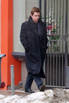 20 Febrero - Más fotos de Rob y Dane Dehann ayer, en el set de "Life"!!! 7db15c309130001