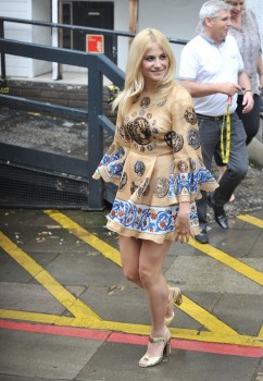 Pixie Lott at ITV Studios in London 5/26/14 41e1e7329317337