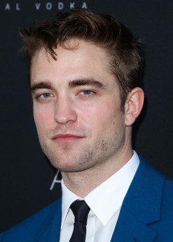 16 Junio - Rob en la Alfombra Roja de la Premiere de The Rover en LA - Parte 2!!!! 2d799f333026937