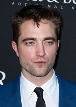 16 Junio - Rob en la Alfombra Roja de la Premiere de The Rover en LA - Parte 2!!!! 41b2c8333025158