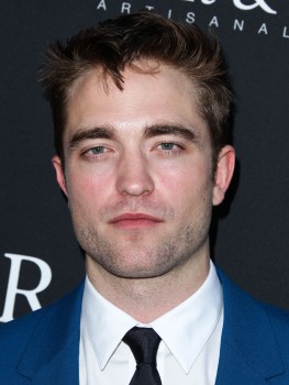 16 Junio - Rob en la Alfombra Roja de la Premiere de The Rover en LA - Parte 2!!!! 8f9ed1333024557