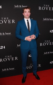 16 Junio - Rob en la Alfombra Roja de la Premiere de The Rover en LA - Parte 2!!!! C98a04333032637