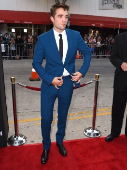 16 Junio - Rob en la Alfombra Roja de la Premiere de The Rover en LA - Parte 2!!!! E298e1333031439