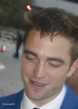 29 Junio - Más de 190 Fan Fotos de Rob de la premiere de "The Rover"!!! Ff1dbf335012431