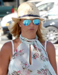 Britney Spears- Out grocery shopping in Thousand Oaks - Jul 723e93338129304