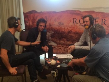 16 Agosto - Entrevista y Nuevas Fotos de Robert Pattinson y Guy Pearce en ‘Kermode and Mayo’!!! 61d4c8345339500