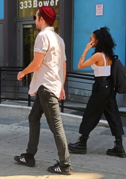 29 Agosto - Nuevas fotos de Rob y sus amigos en NYC!!! (27 Agosto) 4617a2347731206