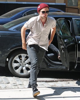 29 Agosto - Nuevas fotos de Rob y sus amigos en NYC!!! (27 Agosto) 53dab2347731842