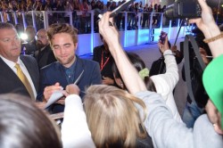 10 Septiembre - Rob en la Premiere de MTTS en TIFF!!! 86d721350345034