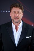Расселл Кроу (Russell Crowe) Man of Steel (El Hombre de Acero) premiere at the Capitol cinema in Madrid, 17.06.13 (46xHQ) C76cde358749524