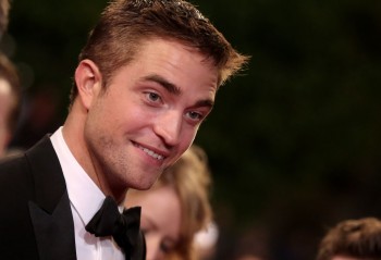 26 Octubre - Más de 250 Fotos nuevas y antiguas de Rob en Cannes para la Premiere de "The Rover"!!! 8909fd359960443