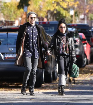 3 Noviembre - Nuevas fotos HQ de Rob y FKA Twigs en Toronto ayer!!! ( 2 Noviembre) * AÑADIDAS + IMÁGENES * Cfe84b362059524