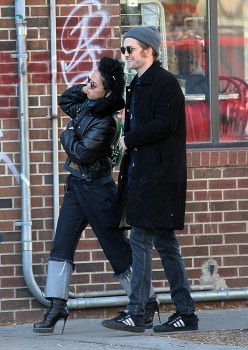 3 Noviembre - Nuevas fotos HQ de Rob y FKA Twigs en Toronto ayer!!! ( 2 Noviembre) * AÑADIDAS + IMÁGENES * Dd7078362054250