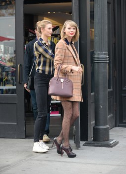 Taylor Swift Shopping in NYC 11/12/14 3a86dd363967227