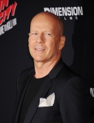 Брюс Уиллис (Bruce Willis) Sin City A Dame to Kill For Premiere, TCL Chinese Theater, 2014 - 70xHQ 44126c381274991