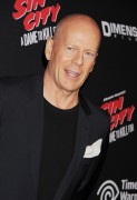 Брюс Уиллис (Bruce Willis) Sin City A Dame to Kill For Premiere, TCL Chinese Theater, 2014 - 70xHQ 7d40a7381274903