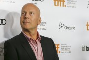 Брюс Уиллис (Bruce Willis) Looper Premiere during the 2012 Toronto International Film Festival in Toronto,06.09.2012 - 40xHQ 147db5381288634