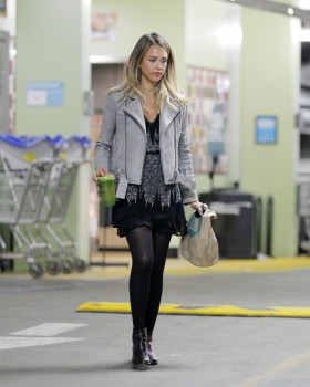 Jessica Alba Shopping in LA 1/13/15  Be4634381698813