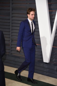 24 Febrero - Más imágenes de Rob y sus amigos en la fiesta de los Oscars de Vanity Fair!!! (22 Febrero) 4cd809392574838