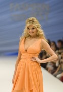Кейт Аптон (Kate Upton) walking the runway at Liverpool Fashion Fest AW 2012 in Mexico City, 01.03.2012 (48xHQ) 42e905393942014