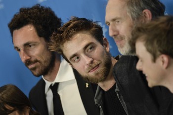 12 Marzo - Nuevas / Antiguas imágenes de Rob en la Berlinale, en HQ y UHQ!!! (Parte 1) 0ec4a4395439035