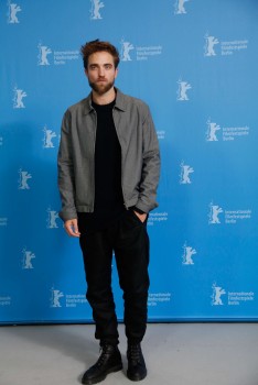 12 Marzo - Nuevas / Antiguas imágenes de Rob en la Berlinale, en HQ y UHQ!!! (Parte 1) 315c06395432033