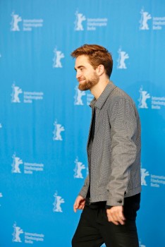 12 Marzo - Nuevas / Antiguas imágenes de Rob en la Berlinale, en HQ y UHQ!!! (Parte 1) 60722f395433655