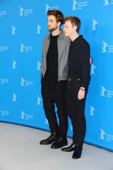 12 Marzo - Nuevas / Antiguas imágenes de Rob en la Berlinale, en HQ y UHQ!!! (Parte 1) 8bddb6395436859