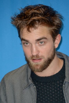 12 Marzo - Nuevas / Antiguas imágenes de Rob en la Berlinale, en HQ y UHQ!!! (Parte 1) 9046c9395434110