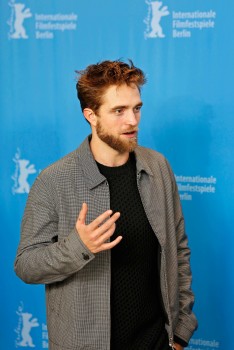 12 Marzo - Nuevas / Antiguas imágenes de Rob en la Berlinale, en HQ y UHQ!!! (Parte 1) 9478e5395437552