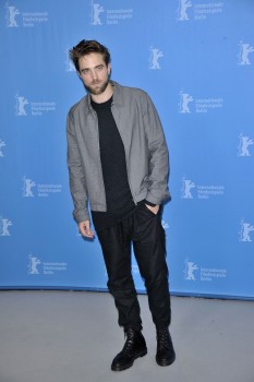 12 Marzo - Nuevas / Antiguas imágenes de Rob en la Berlinale, en HQ y UHQ!!! (Parte 1) Dd80e2395432705