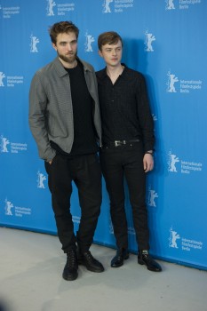 12 Marzo - Nuevas / Antiguas imágenes de Rob en la Berlinale, en HQ y UHQ!!! (Parte 1) 01e3bf395448396