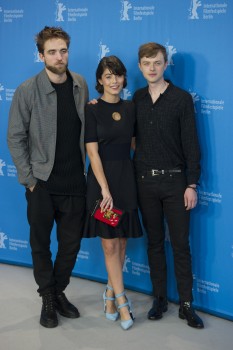 12 Marzo - Nuevas / Antiguas imágenes de Rob en la Berlinale, en HQ y UHQ!!! (Parte 1) Ac2254395445308