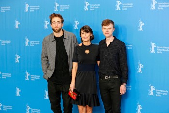 12 Marzo - Nuevas / Antiguas imágenes de Rob en la Berlinale, en HQ y UHQ!!! (Parte 1) D5e77c395441471