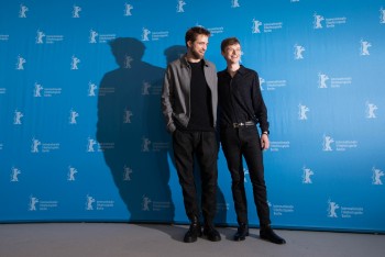 12 Marzo - Nuevas / Antiguas imágenes de Rob en la Berlinale, en HQ y UHQ!!! (Parte 1) Fedf65395440496