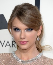 Taylor Swift - The 56th Annual GRAMMY Awards 01/26/14 E502bb304154688