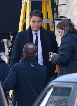 19 Febrero - Nuevas fotos de Rob y Dane Dehann llegando al set de "Life"!!! D3f673309008480