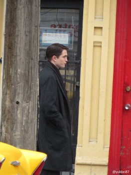 26 Febrero - Nuevas fotos fan de Rob en el set de "Life"!!! (19 Febrero) 0f3eb3310257369