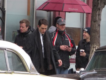 26 Febrero - Nuevas fotos fan de Rob en el set de "Life"!!! (19 Febrero) F391a2310257391