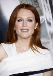 Julianne Moore - 'Non-Stop' premiere in LA 2/24/14  378a50310449875