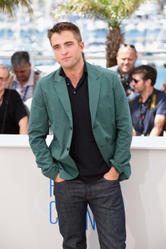 18 Mayo - Rob en el Photocall de "The Rover" en Cannes!!! Ef571a327288011